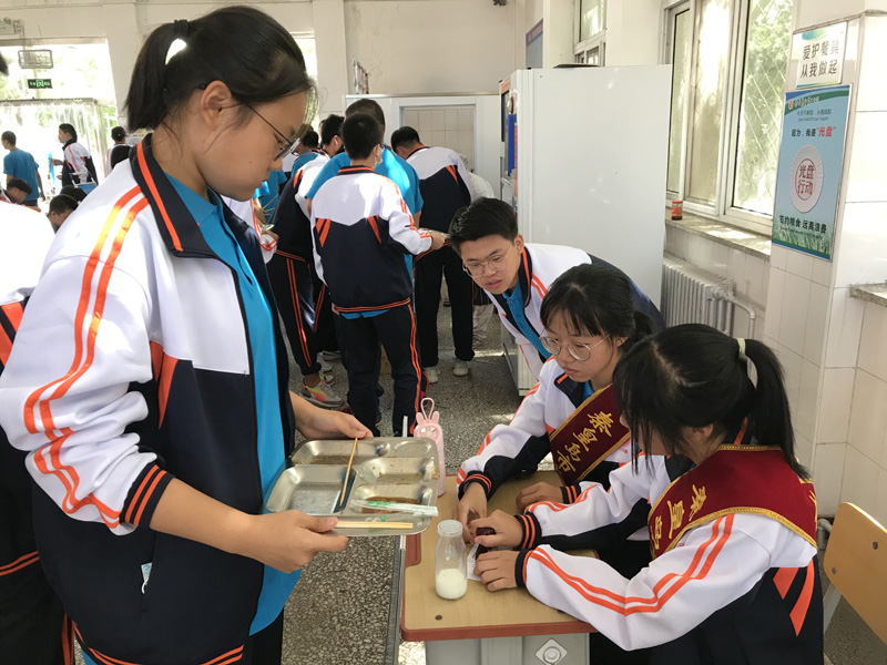 9月1日“厉行节俭，努力追‘光’“中秋节节约粮食避免浪费光盘打卡活动.jpg
